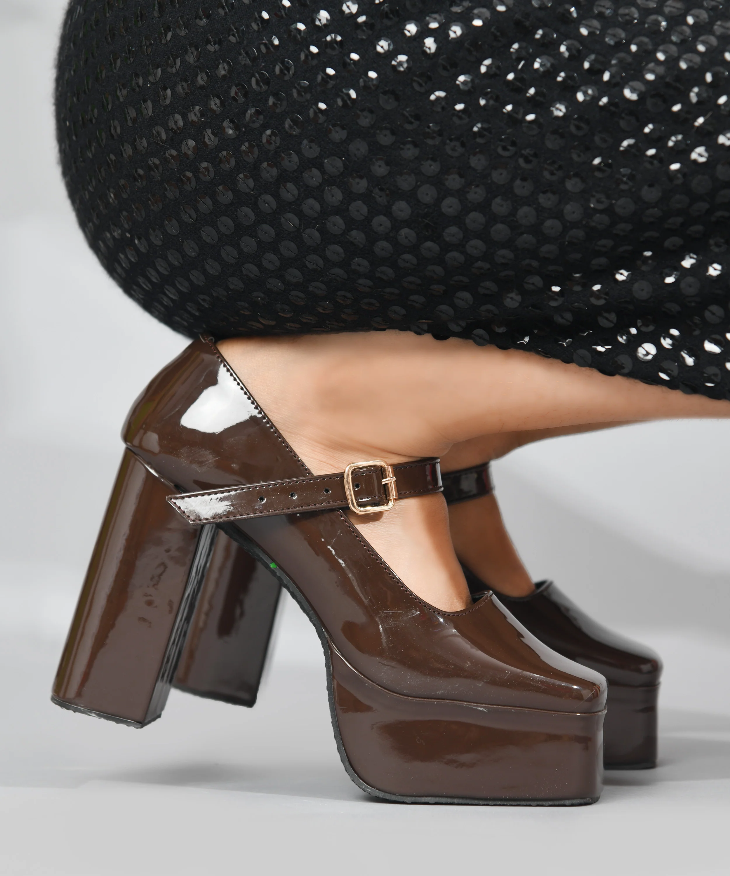 High-Rise Gloss Platform Heels with Retro Strap Design - Image 8