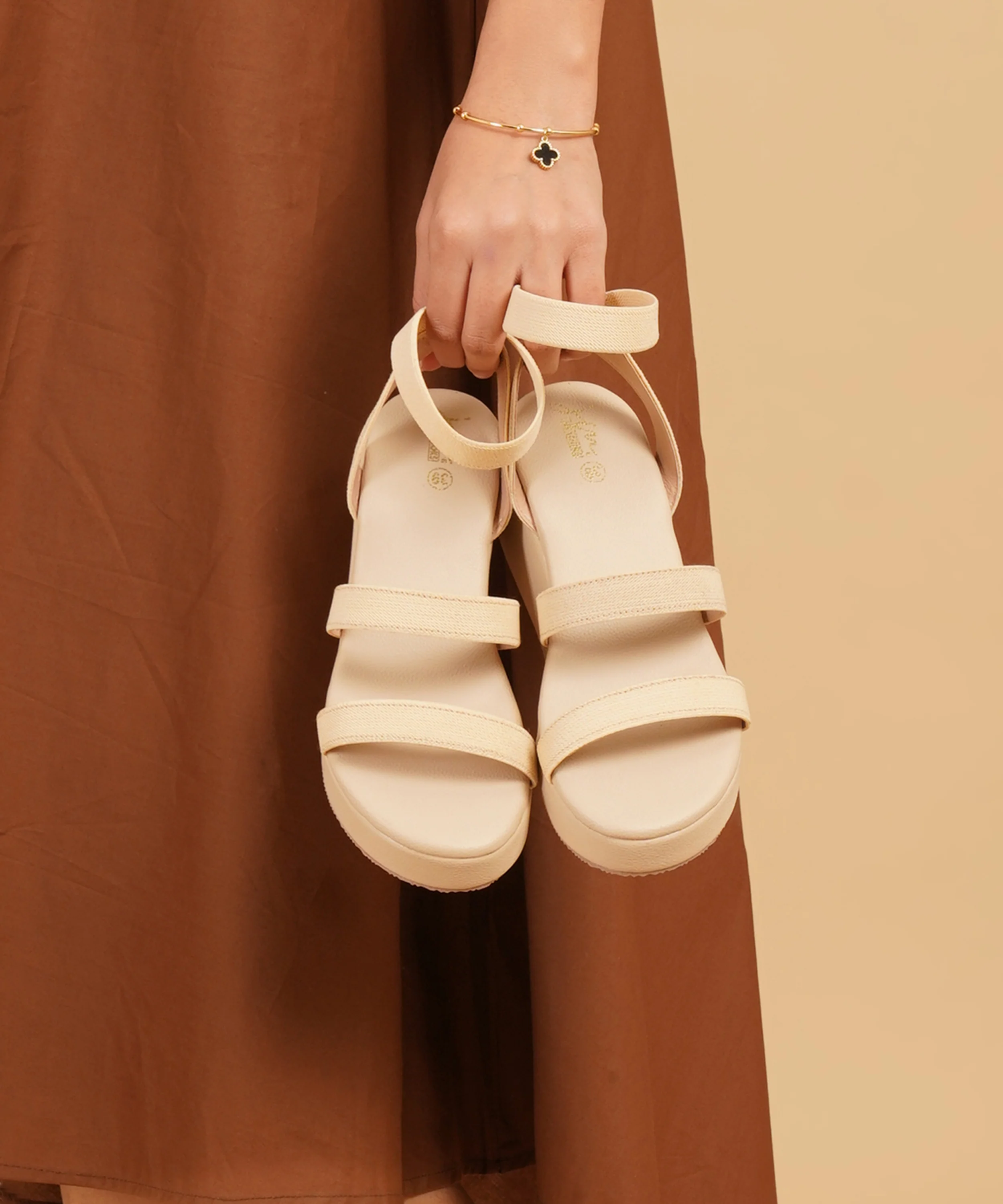 Lightweight Platform Sandals with Stretchable Straps - Image 14