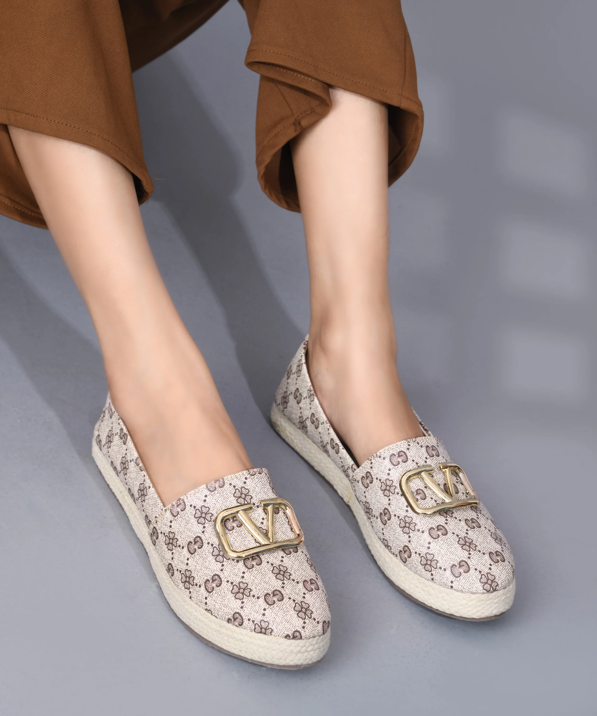 Lightweight Slip-On Shoes - Image 10