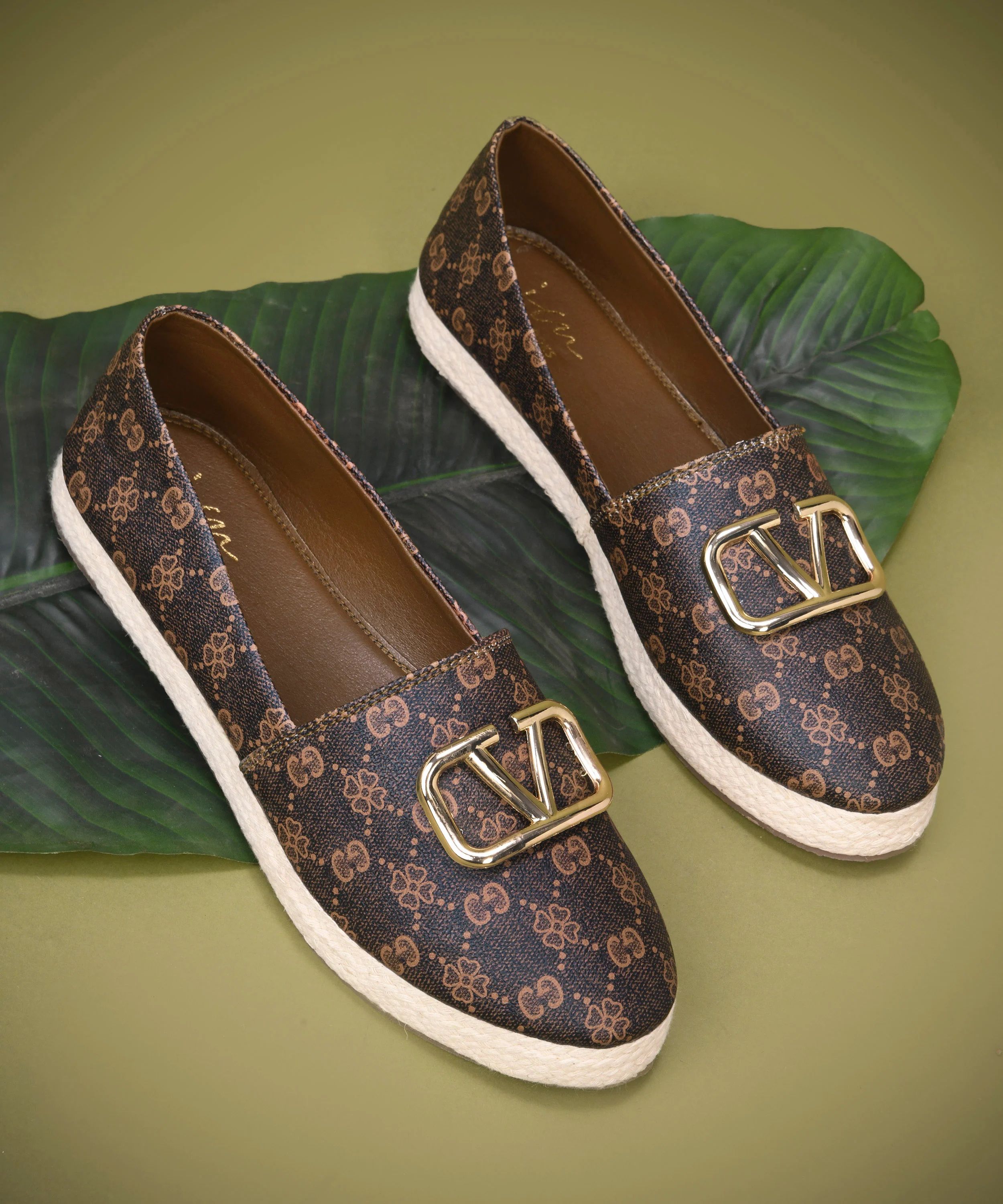 Lightweight Slip-On Shoes - Image 16