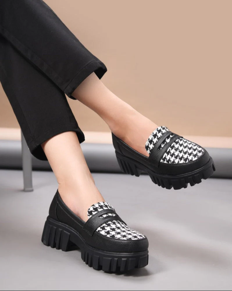 Textured Loafers With Woven Design - Image 7