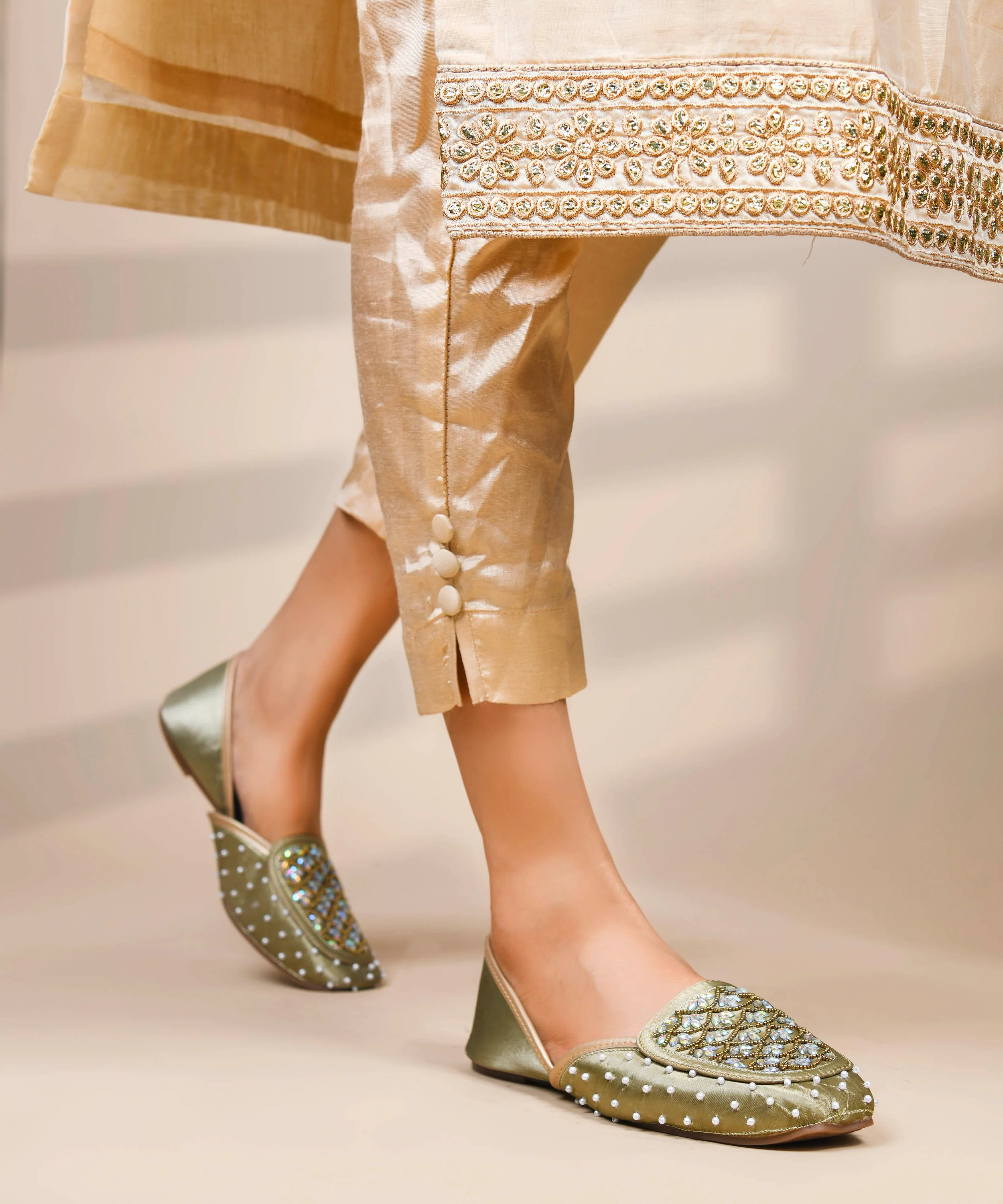 Mirror and Pearl Embellished Ethnic Juttis - Image 10