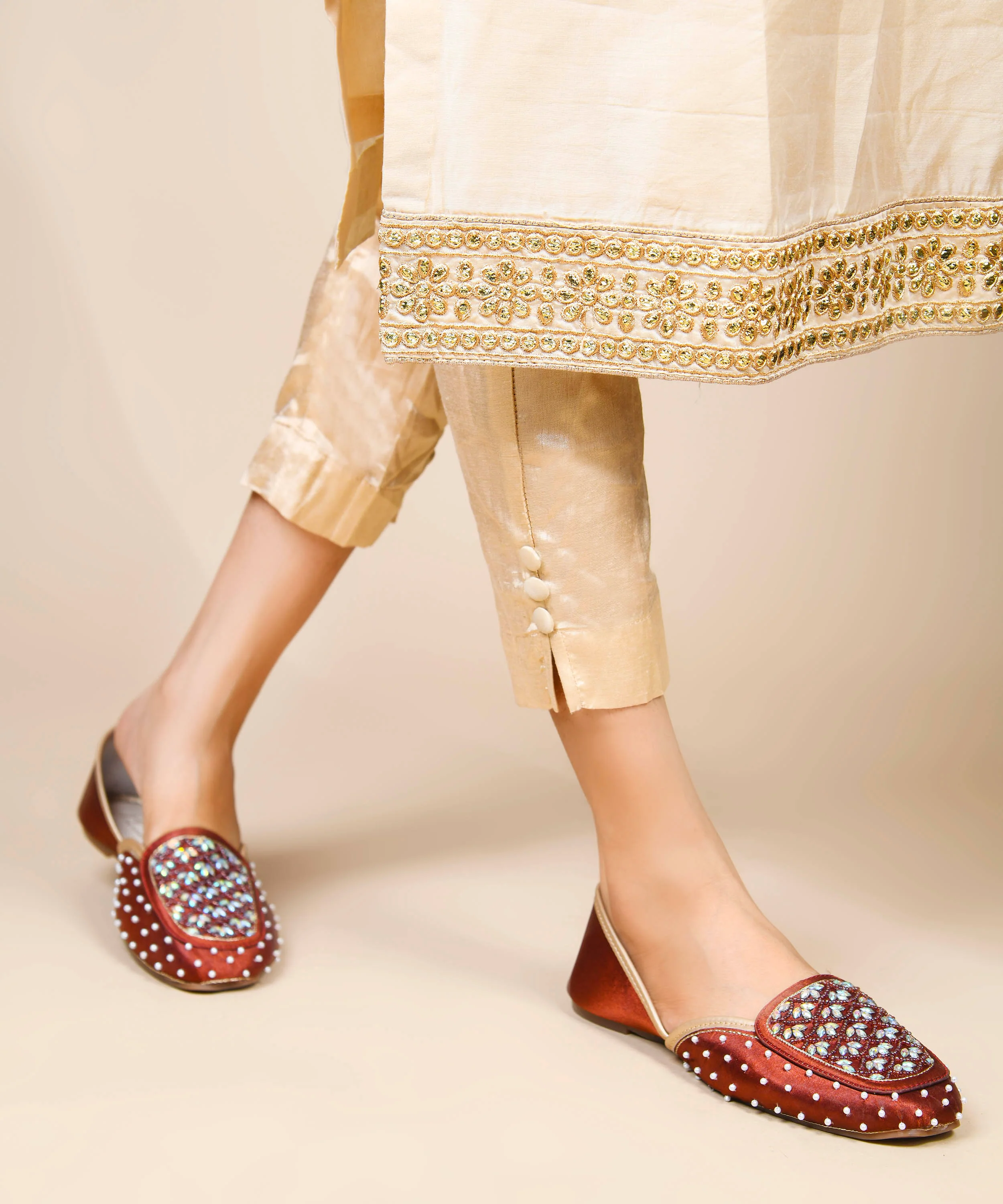Mirror and Pearl Embellished Ethnic Juttis - Image 5