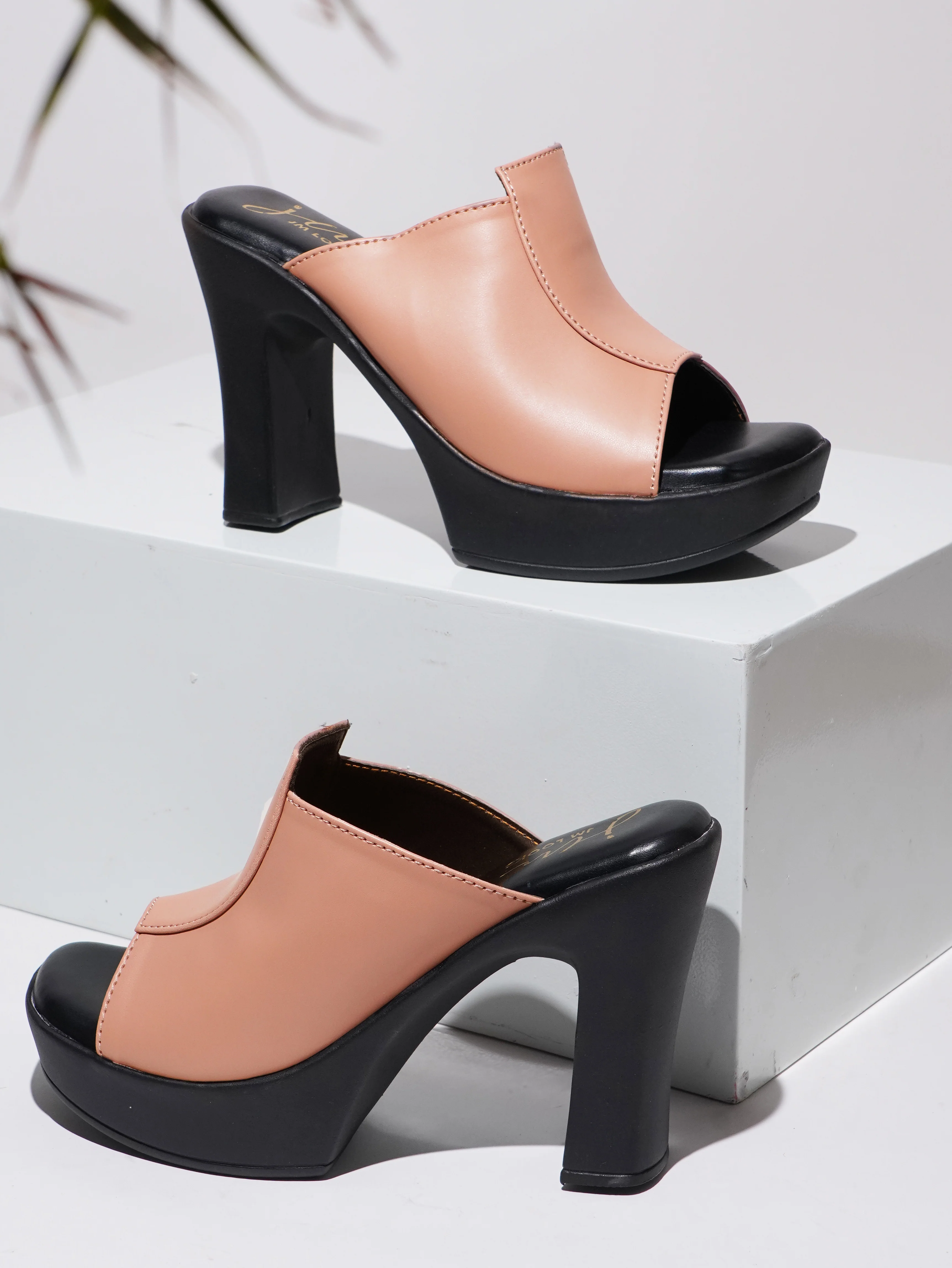 Open-Toe Chunky Heeled Sandals - Image 11