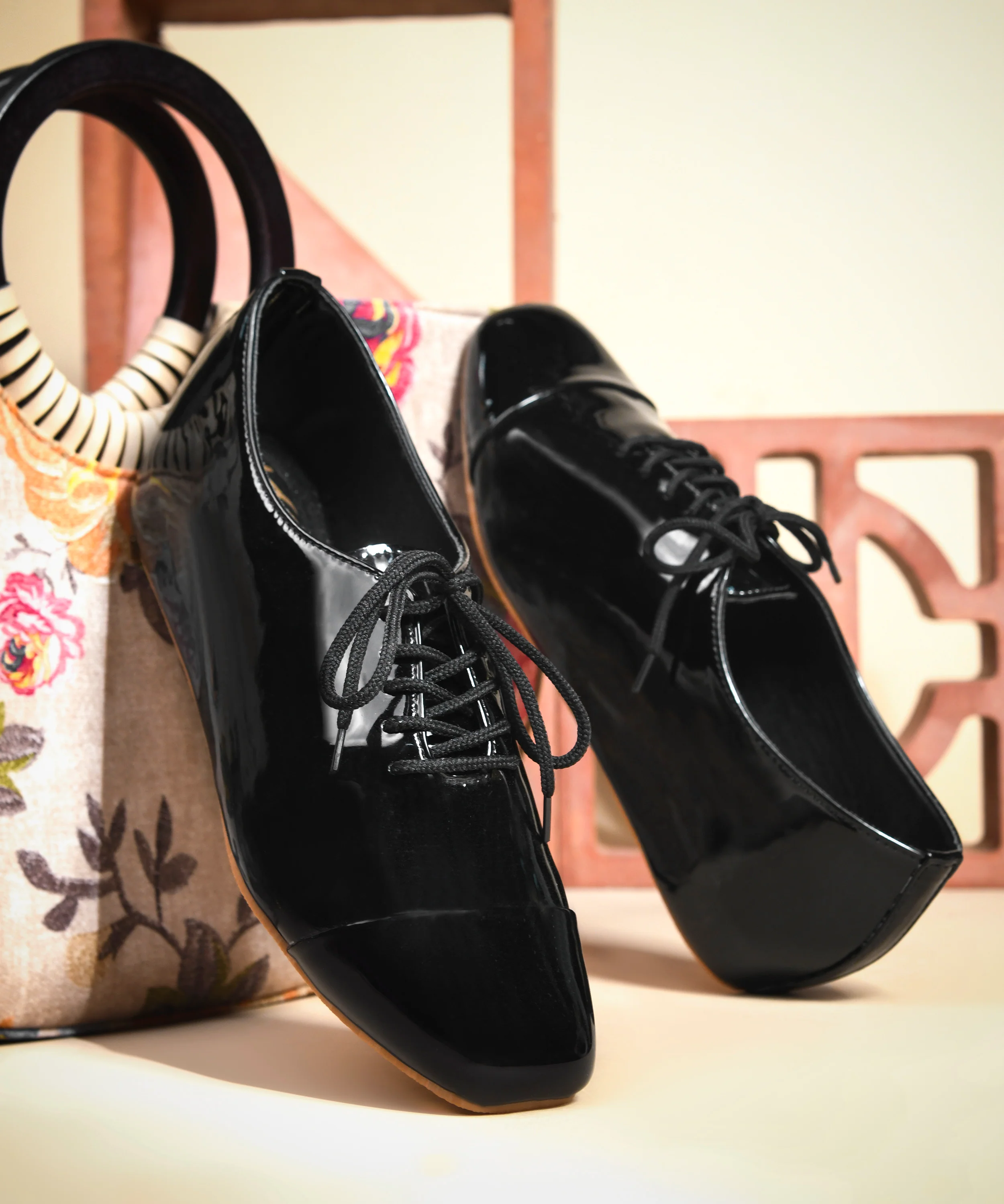 JM Looks Patent Leather Pointed-Toe Lace-Up Shoes