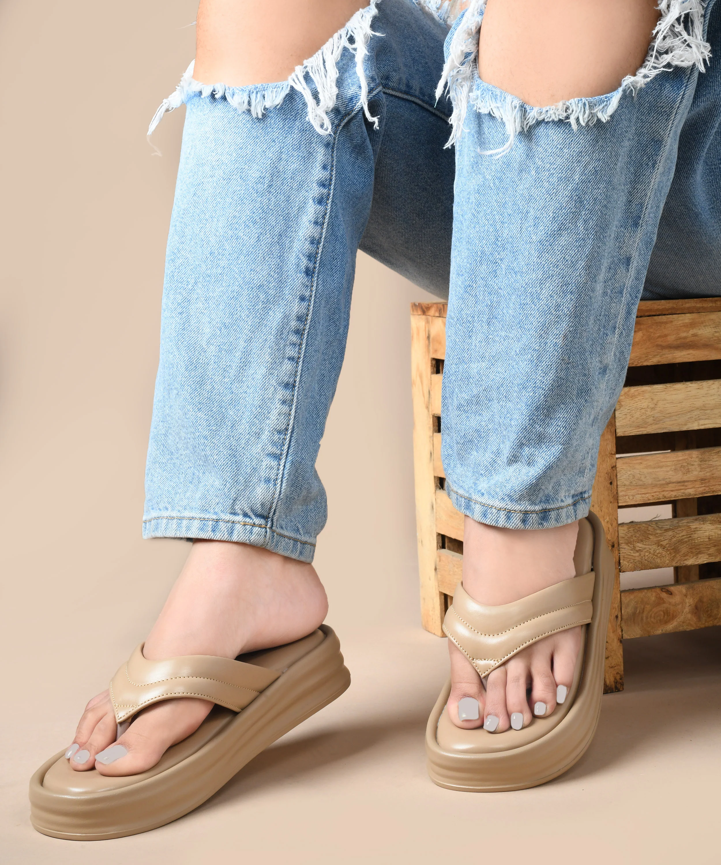 Platform Flip-Flop Sandals with Cushioned Straps - Image 3