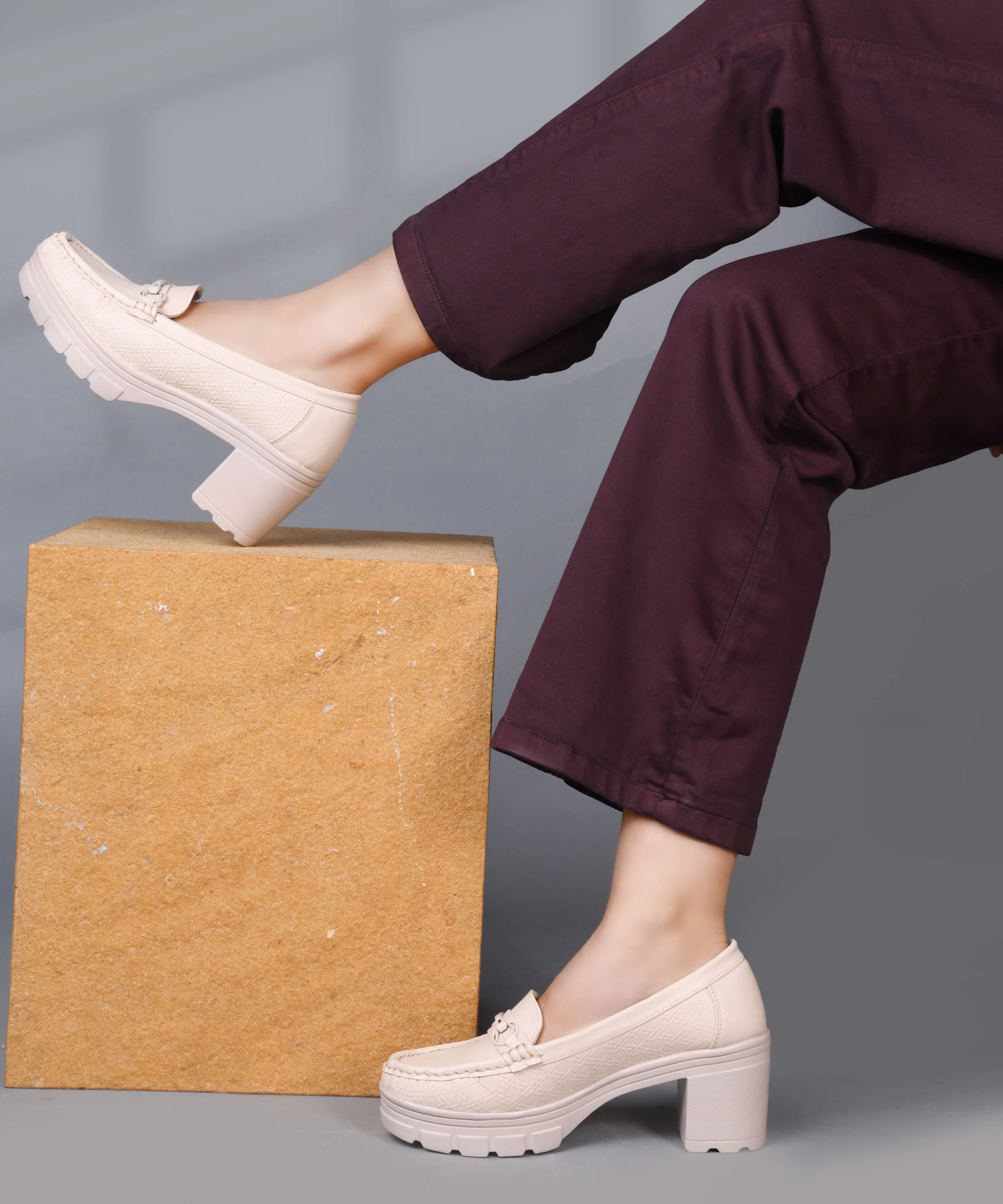 Platform Heel Loafers with Moc-Toe Design - Image 10