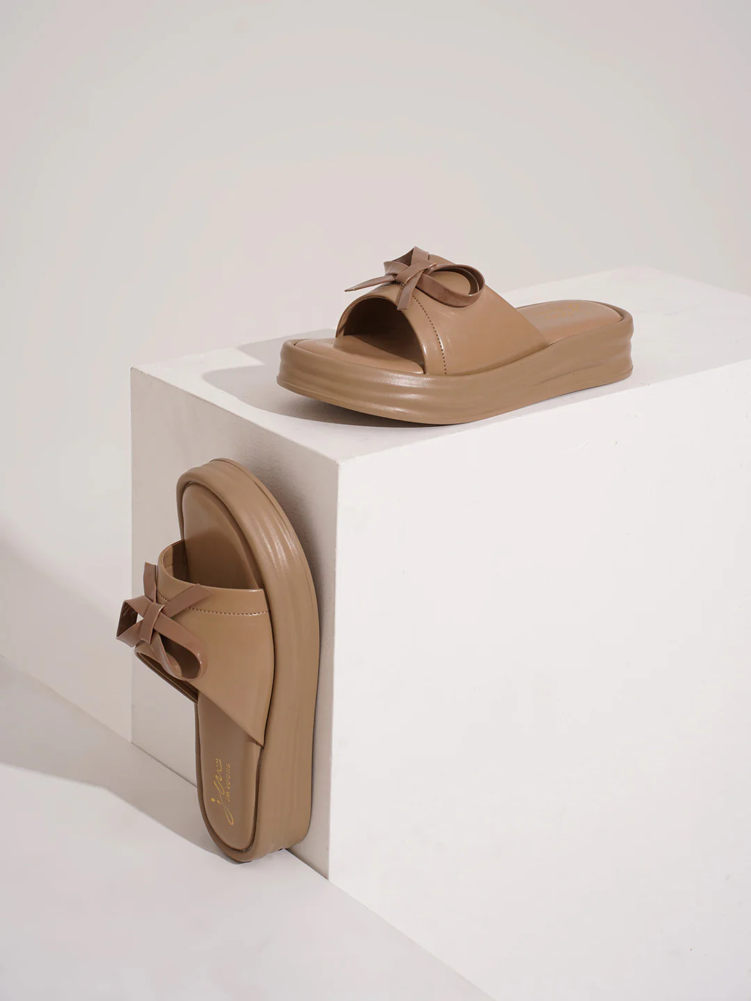 Platform Slides with Bow Accent and Cushioned Sole - Image 2