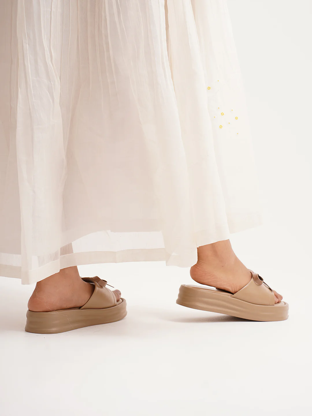 Platform Slides with Bow Accent and Cushioned Sole - Image 3