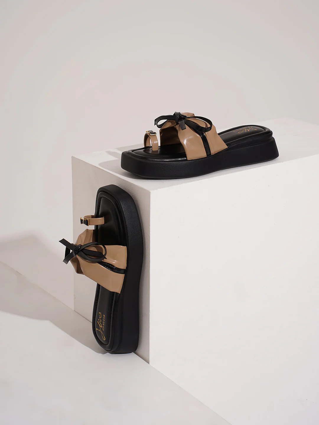Platform Toe-Ring Slides with Bow Accent - Image 18