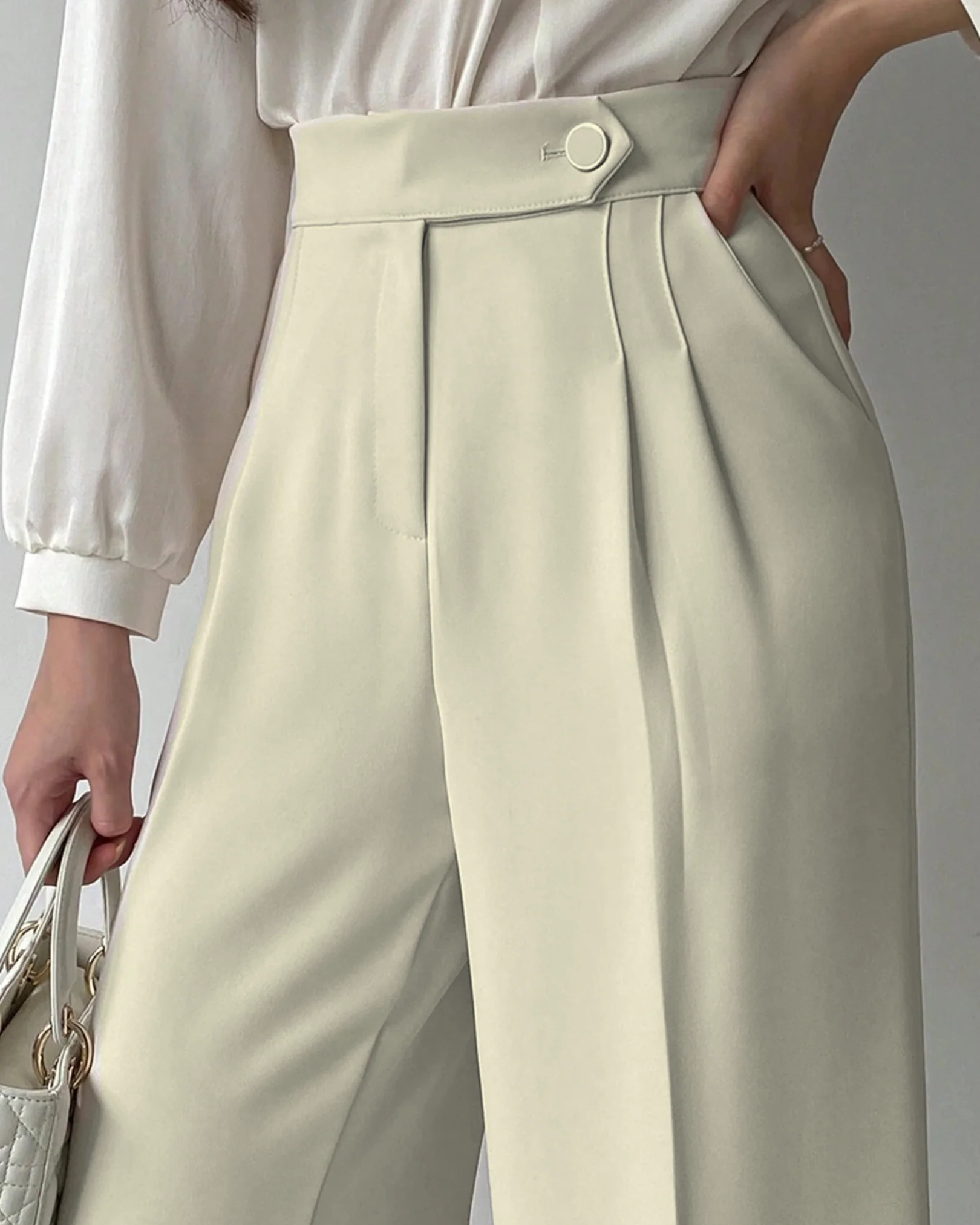 Pleated High-Rise Flowy Pants - Image 5