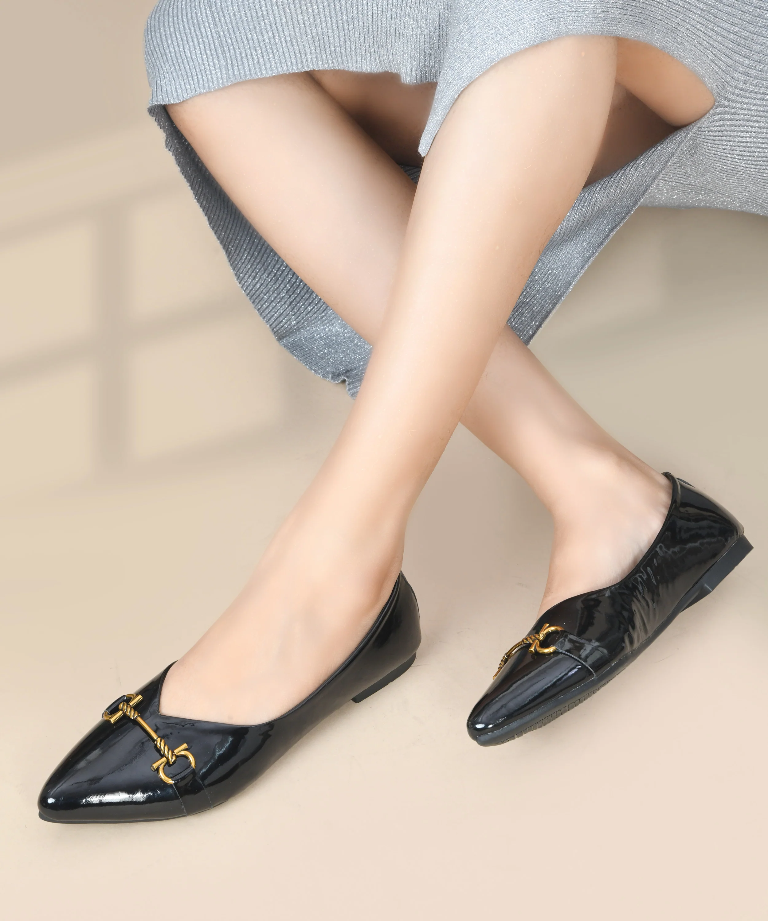 Pointed-Toe Loafers with Glossy Finish & Metal Chain Detail - Image 5