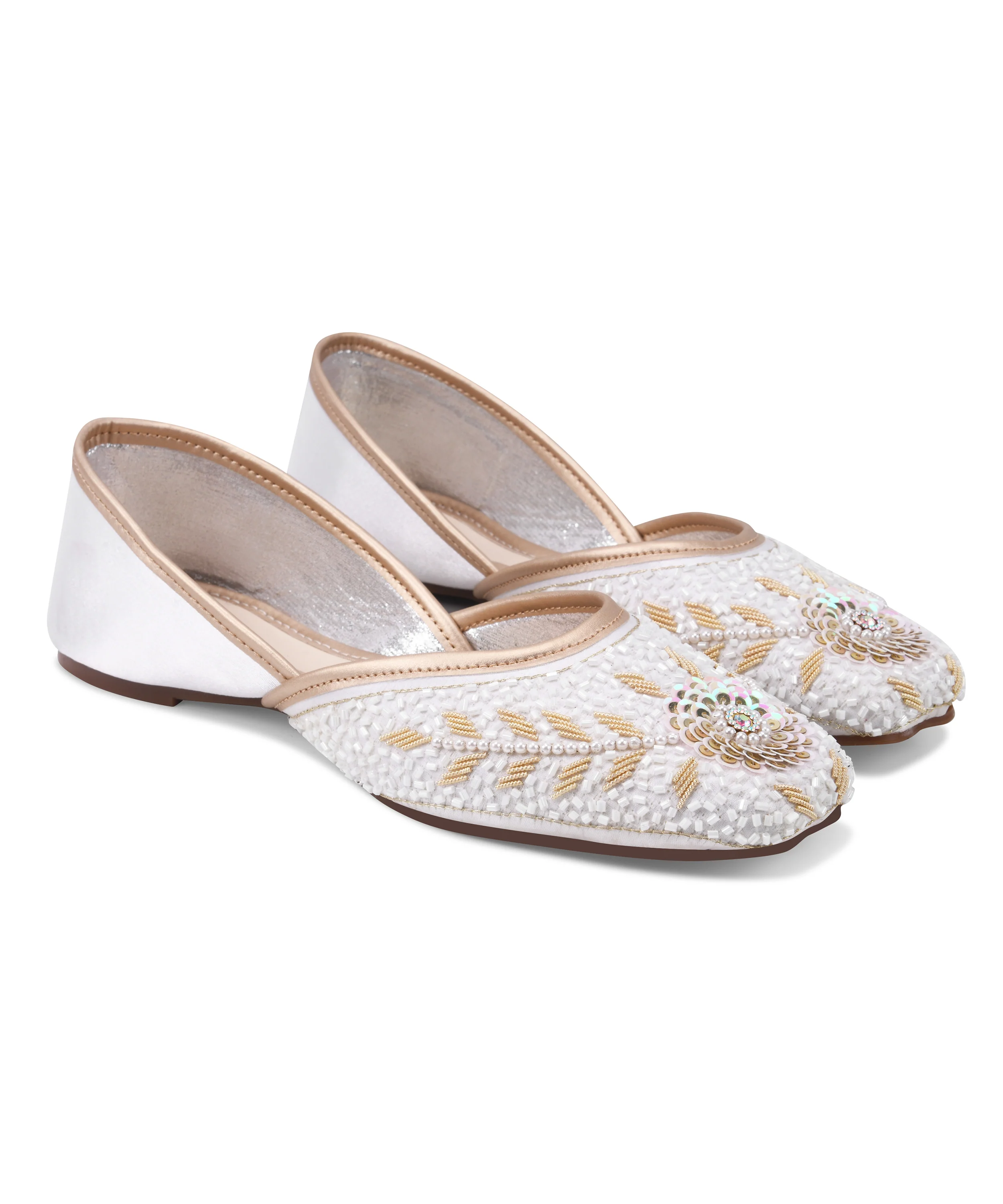 Regal Handcrafted Embroidered Juttis - Image 12