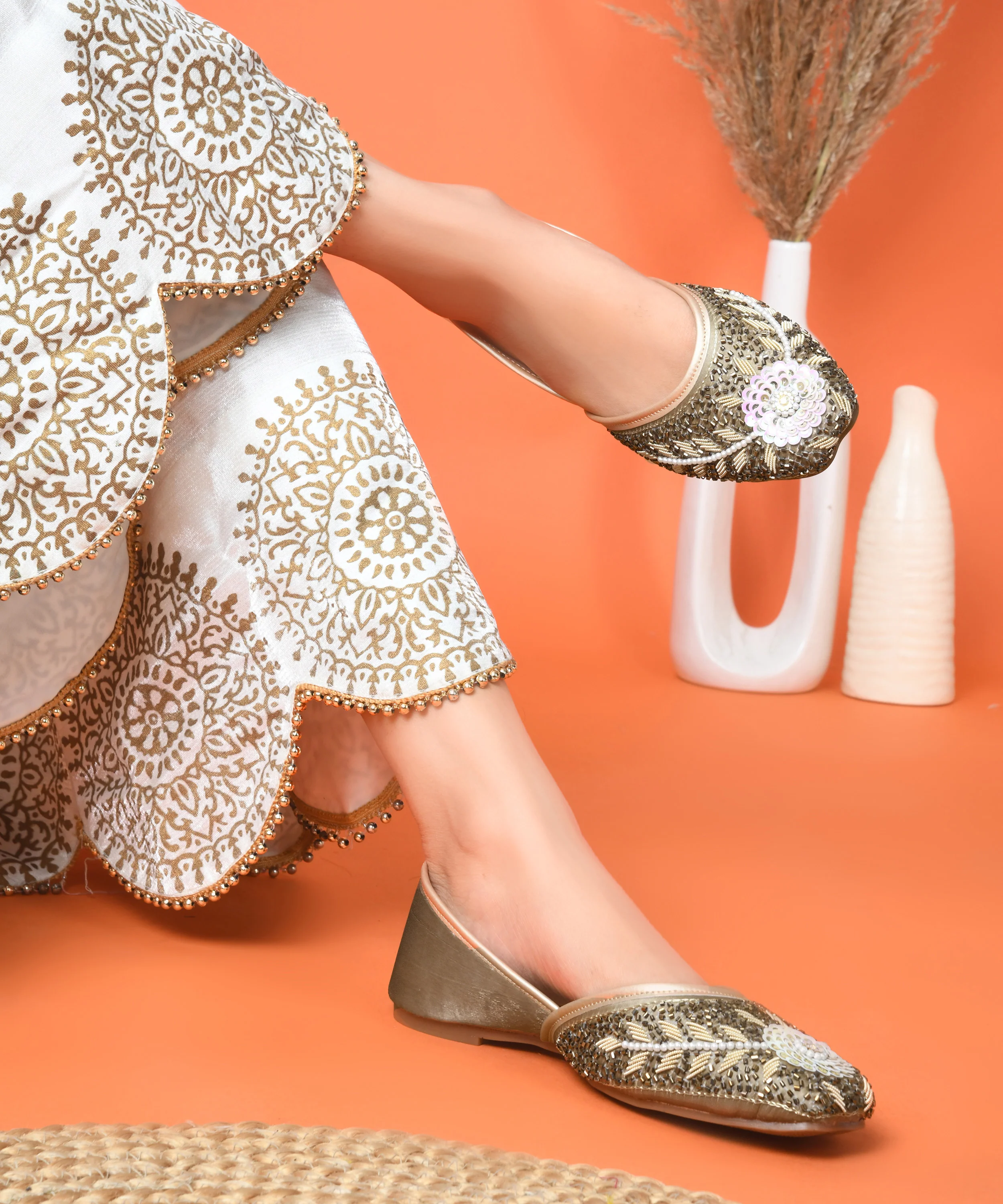 Regal Handcrafted Embroidered Juttis - Image 16
