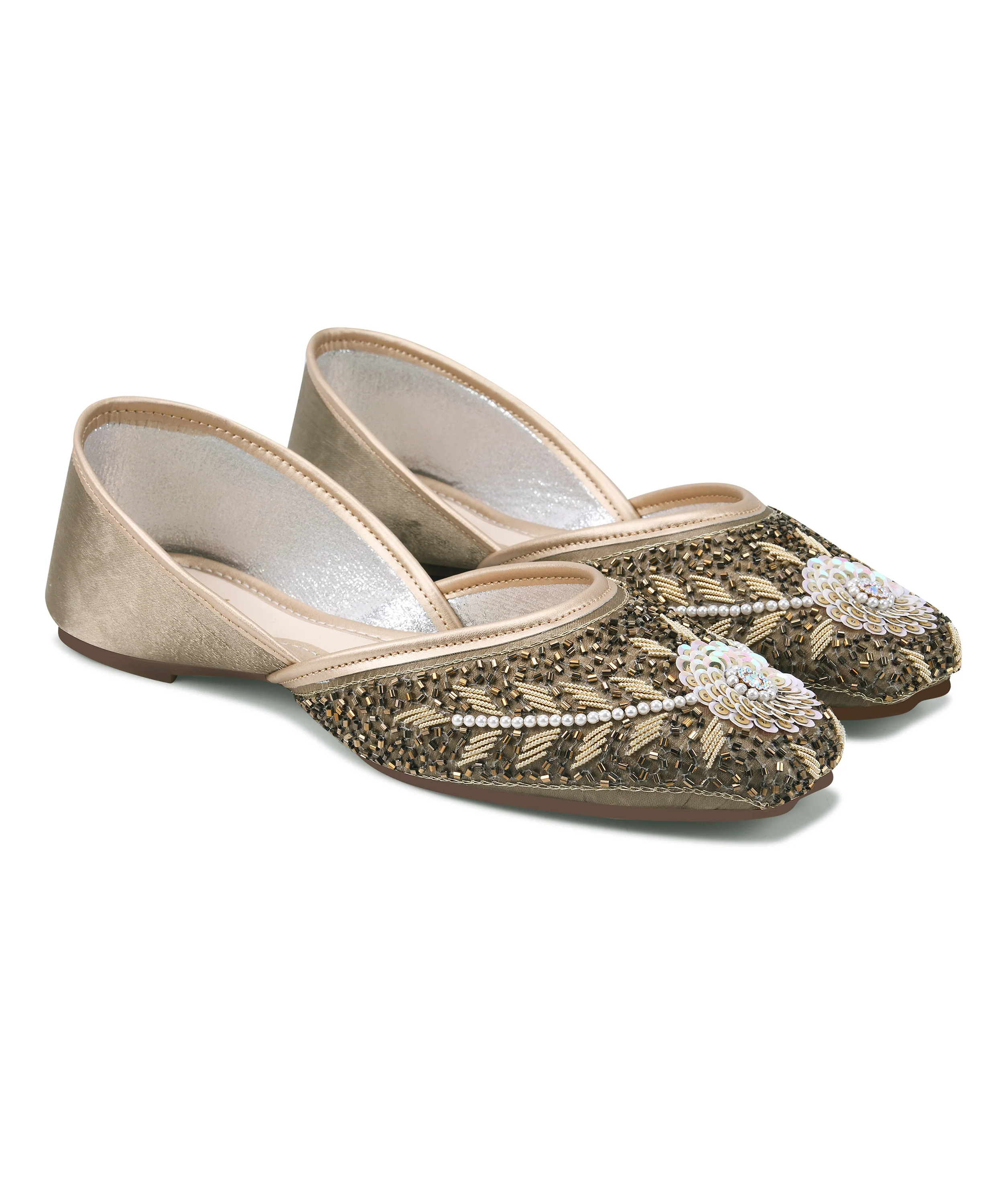Regal Handcrafted Embroidered Juttis - Image 18