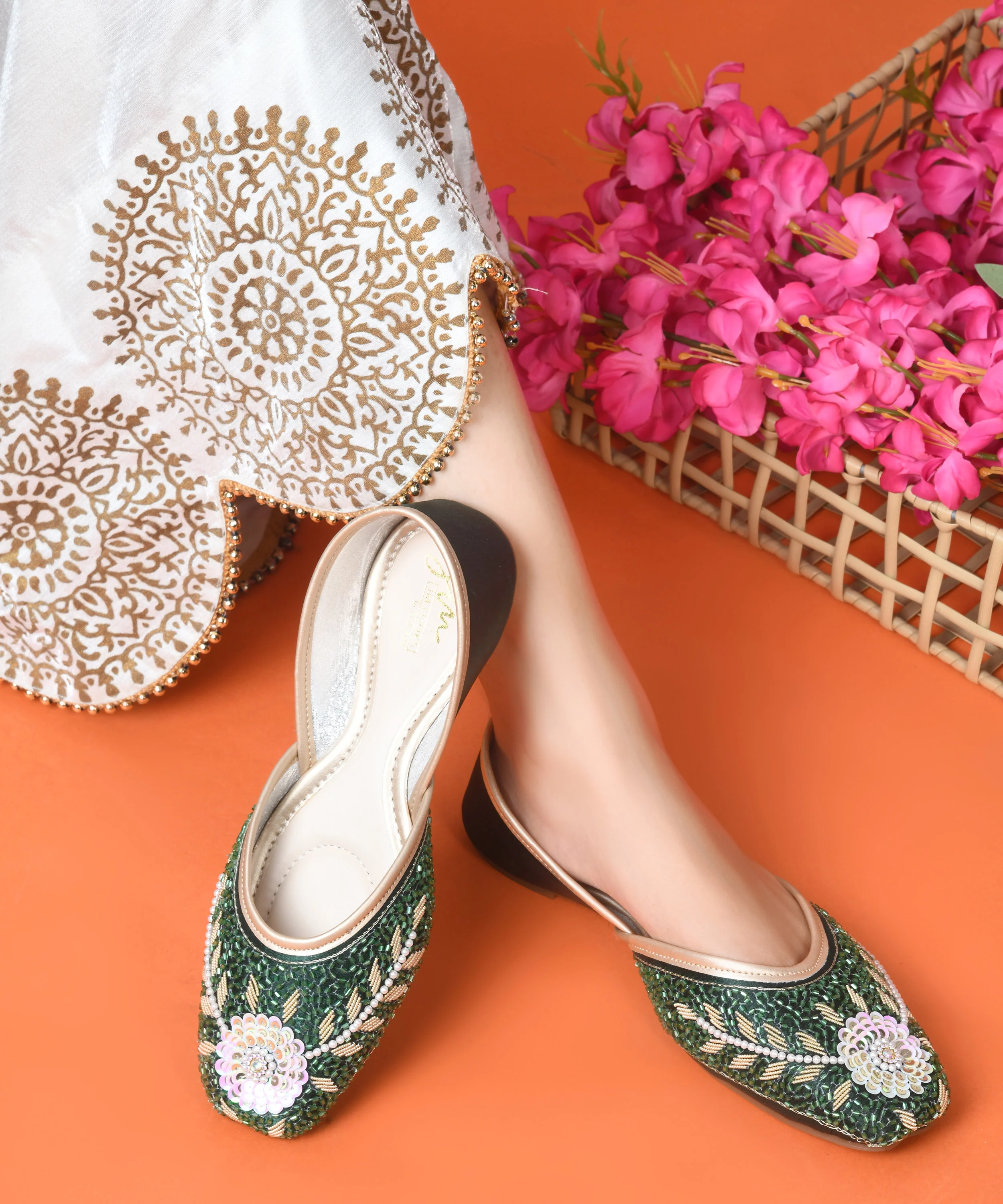 Regal Handcrafted Embroidered Juttis - Image 2