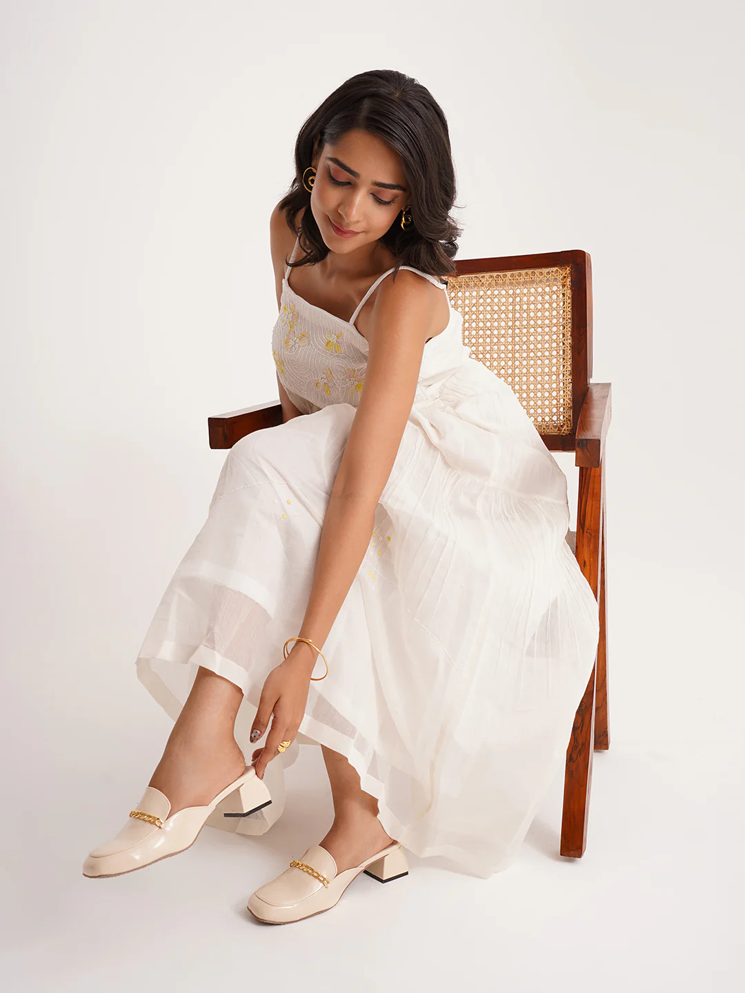 Slip-On Loafers with Chunky Heel and Chain Accent - Image 18