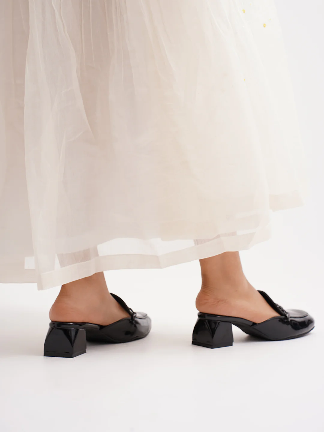 Slip-On Loafers with Chunky Heel and Chain Accent - Image 3