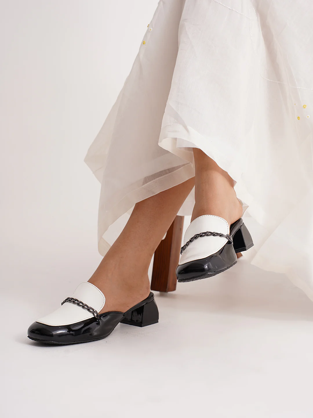 Slip-On Loafers with Chunky Heel and Chain Accent - Image 9