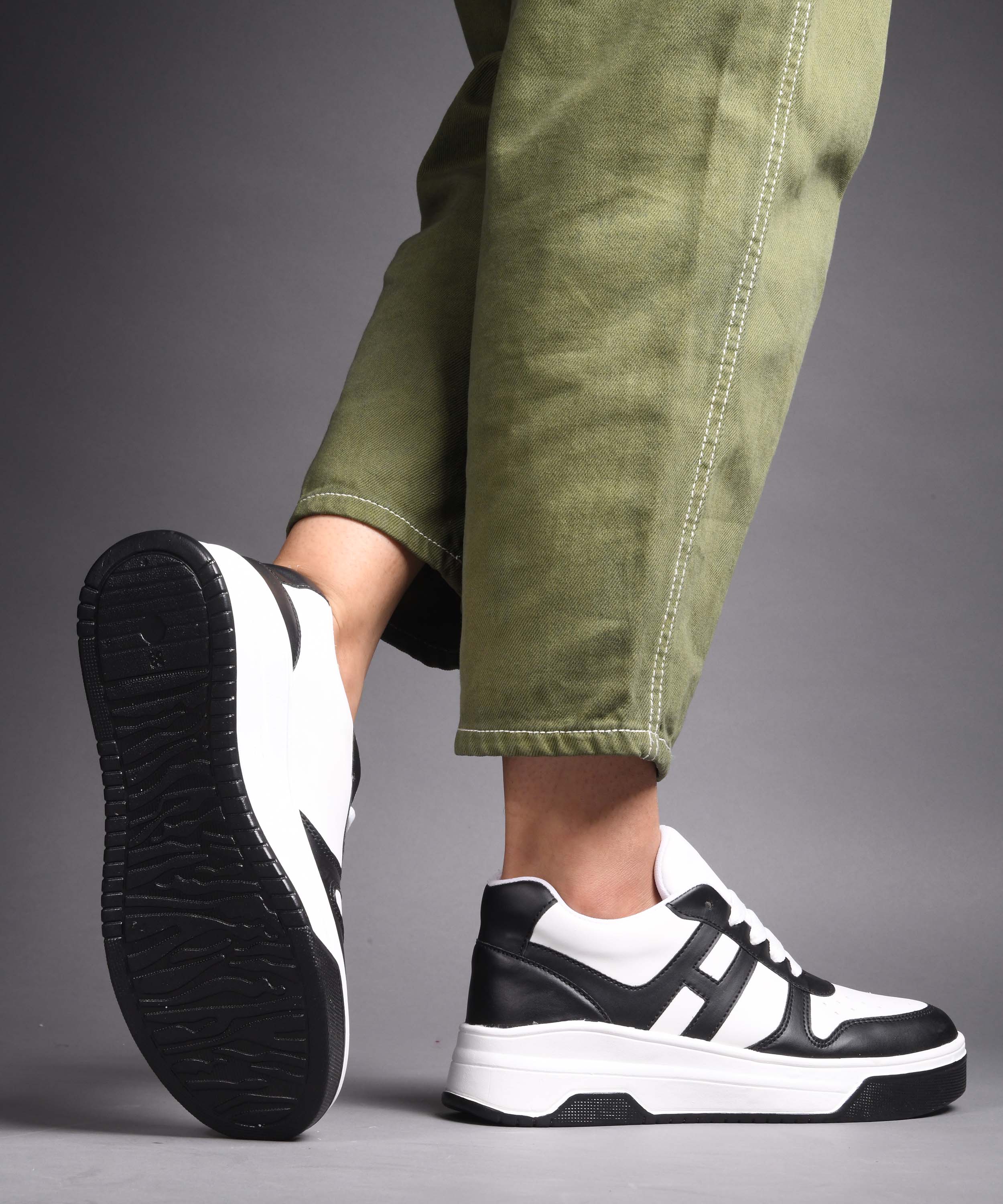 Sneakers with Bold Design & Elevated Sole - Image 3