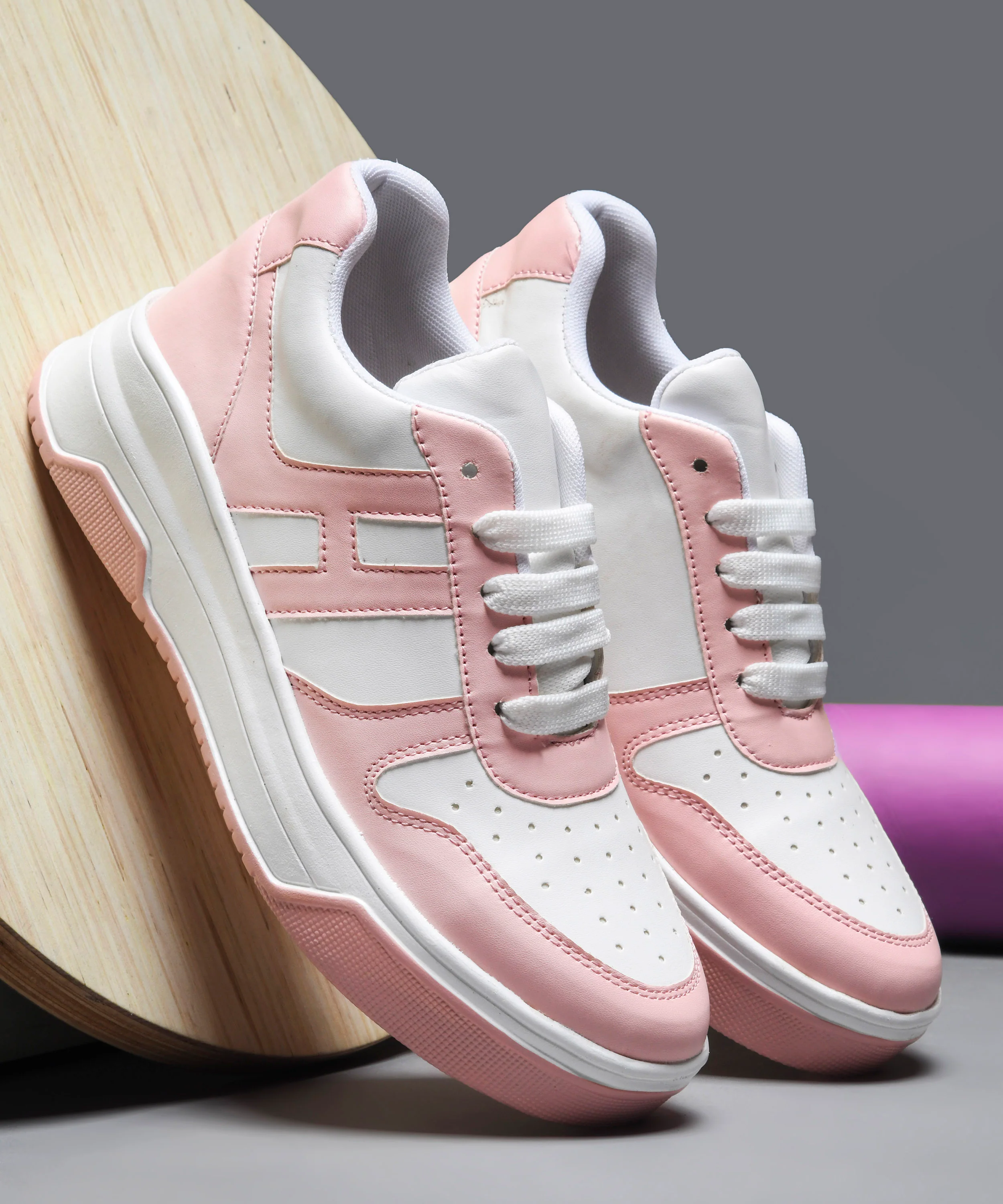 Sneakers with Bold Design & Elevated Sole - Image 7