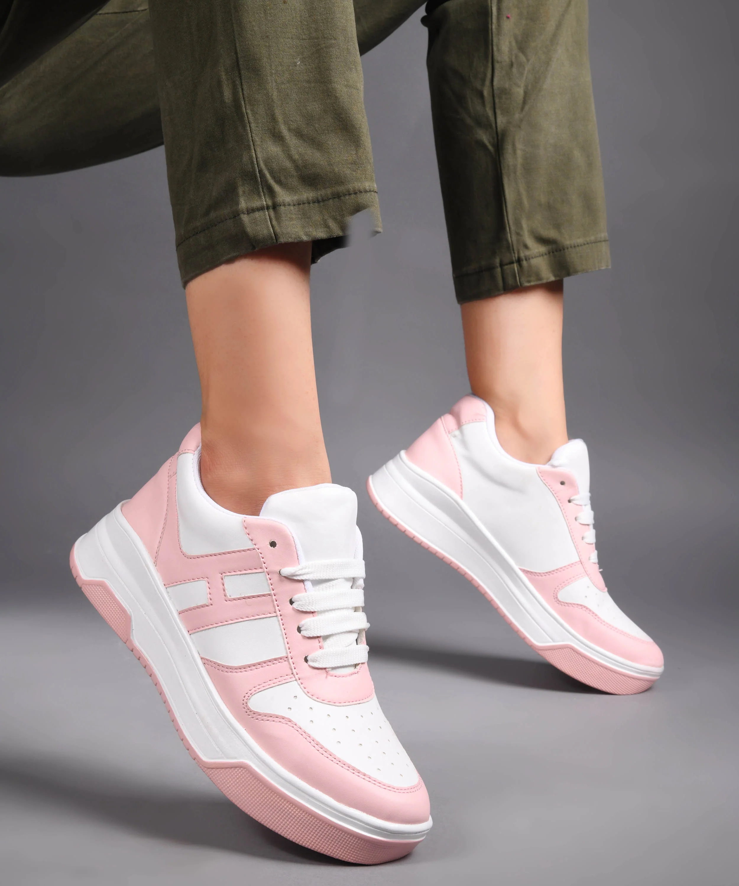 Sneakers with Bold Design & Elevated Sole - Image 8