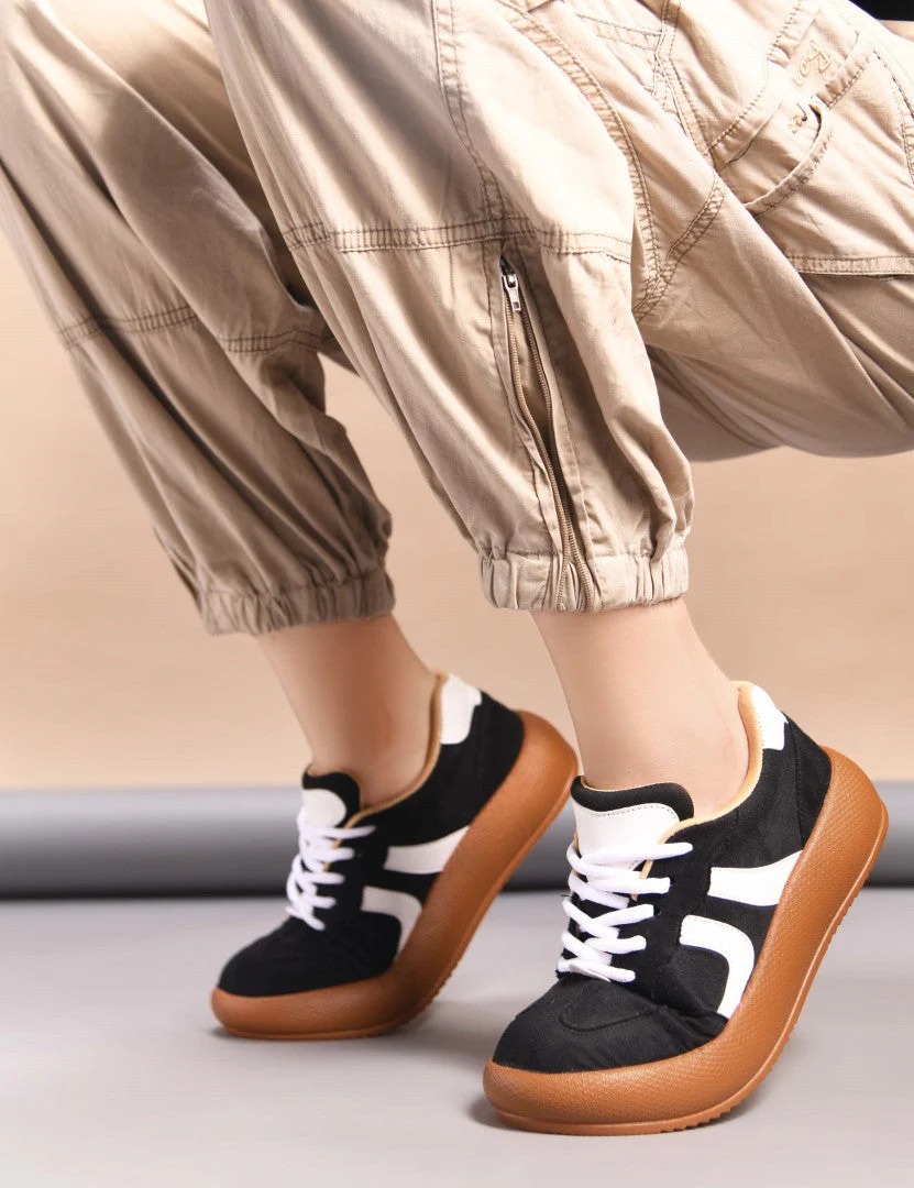 Suede lace up sneakers with cushioned sole - Image 20