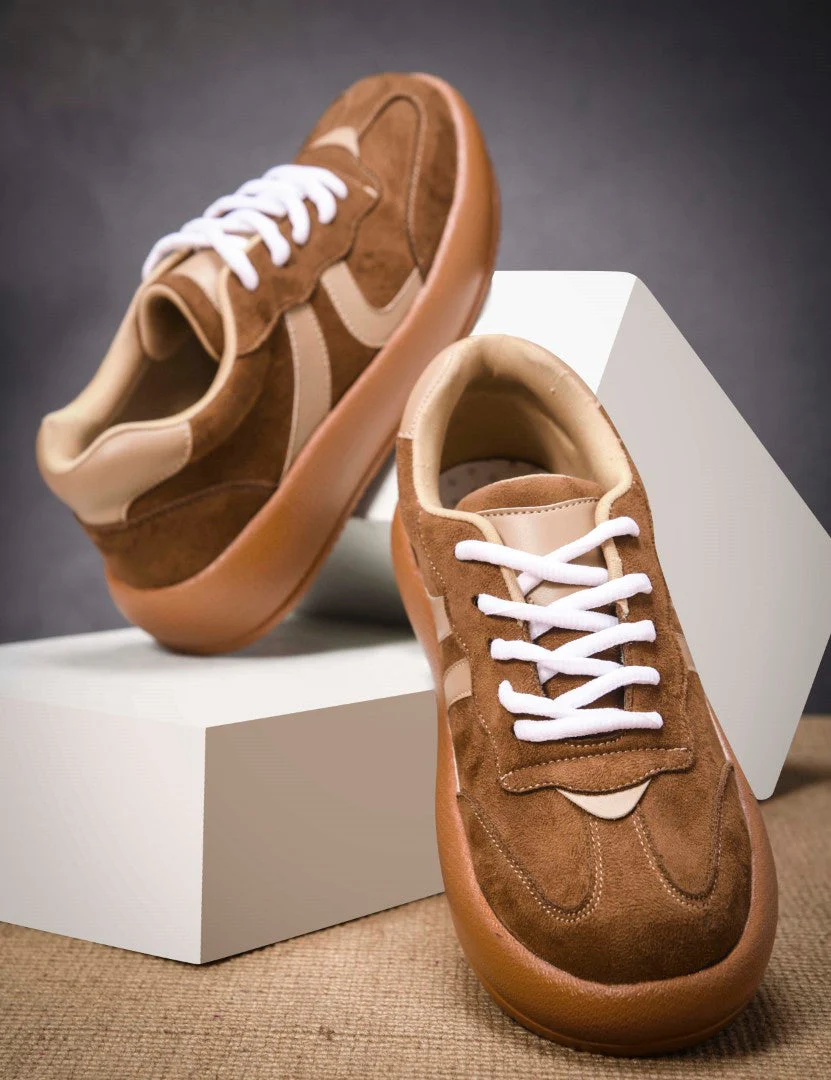 Suede lace up sneakers with cushioned sole - Image 3
