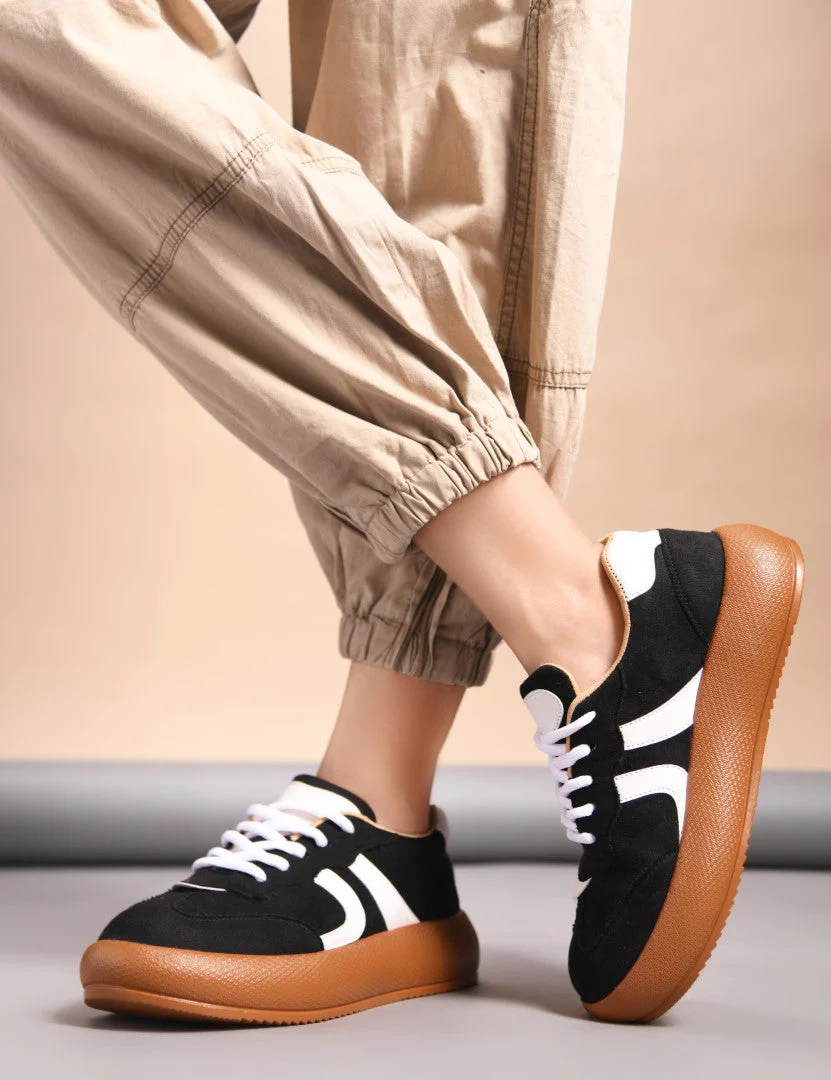 Suede lace up sneakers with cushioned sole - Image 22