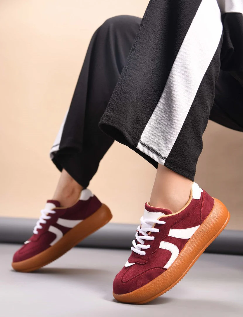 Suede lace up sneakers with cushioned sole - Image 3