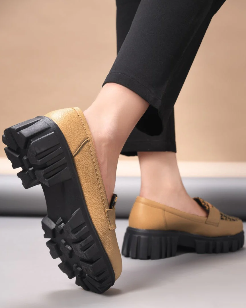 Textured Loafers With Woven Design - Image 3