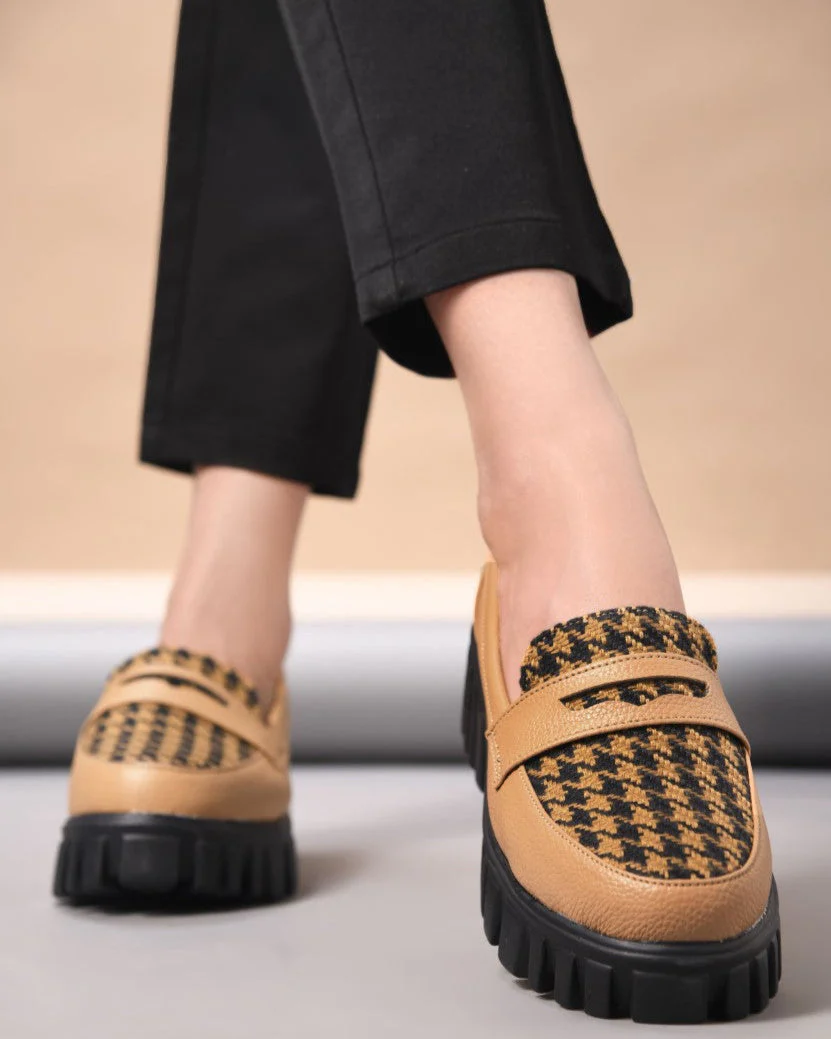 Textured Loafers With Woven Design - Image 4