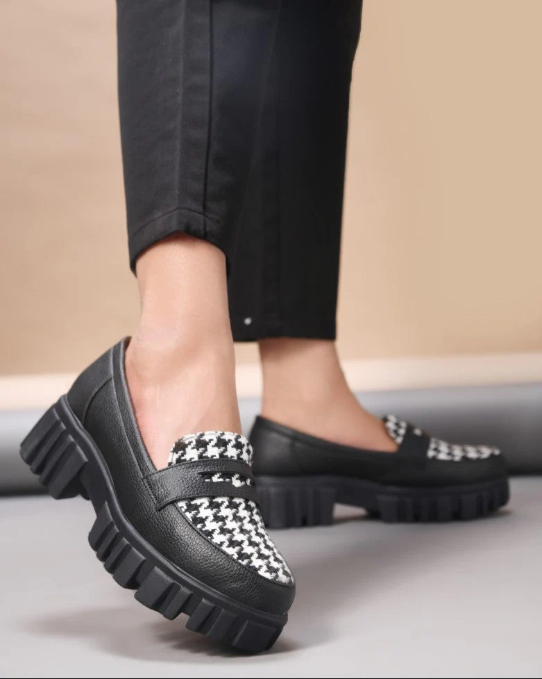 Textured Loafers With Woven Design - Image 9