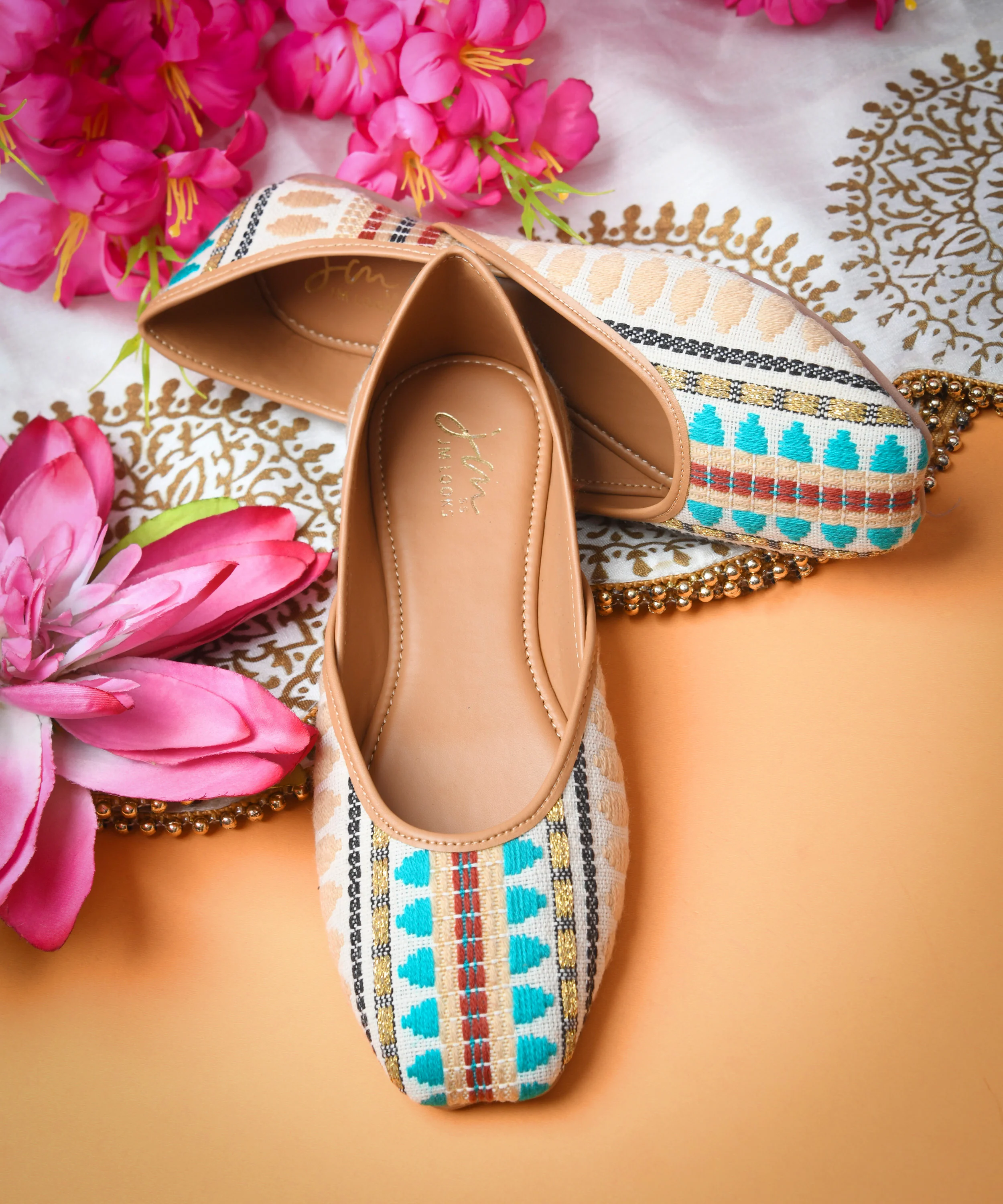 Vibrant Thread Work Ethnic Juttis - Image 3