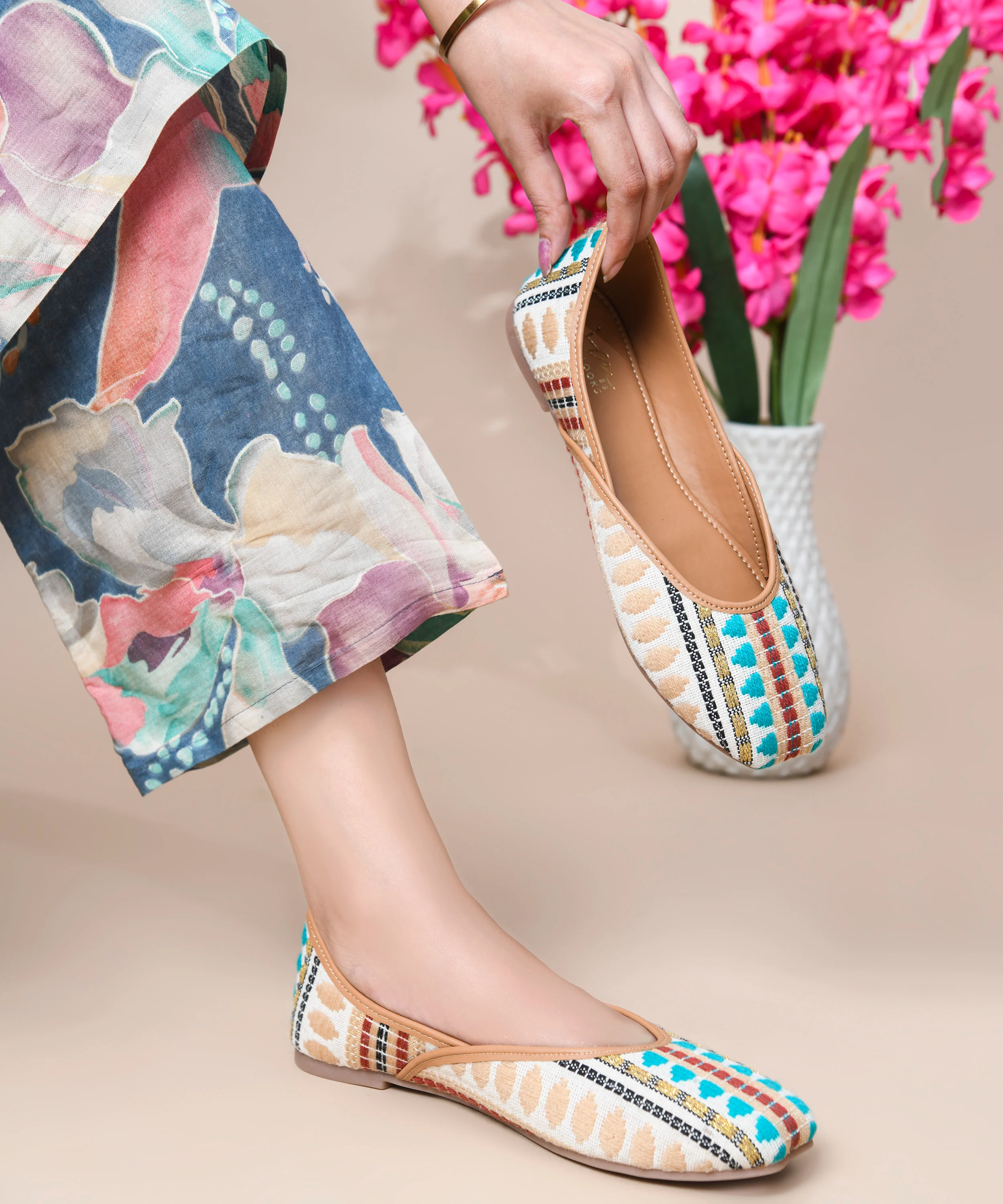Vibrant Thread Work Ethnic Juttis - Image 4