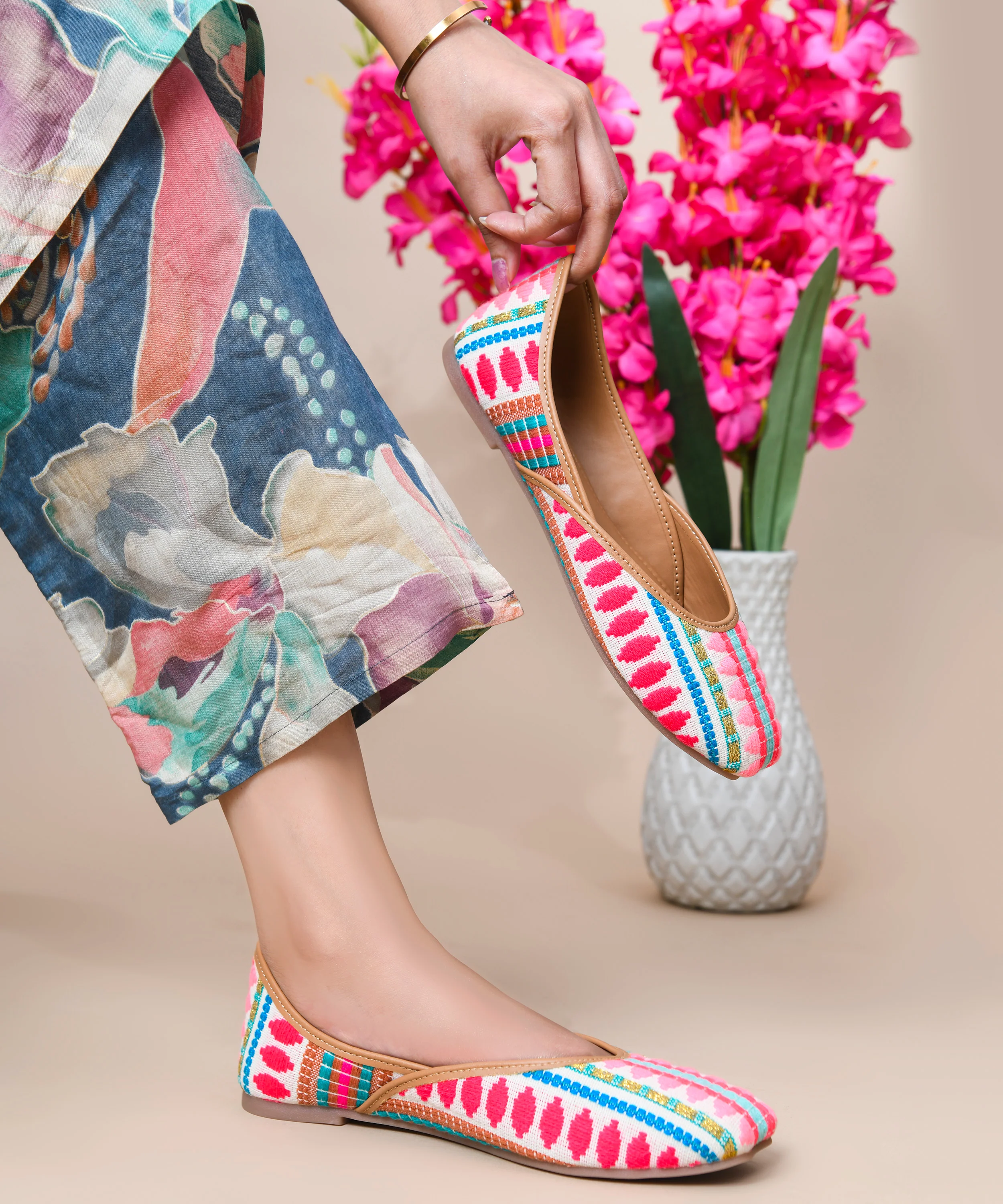 Vibrant Thread Work Ethnic Juttis - Image 5
