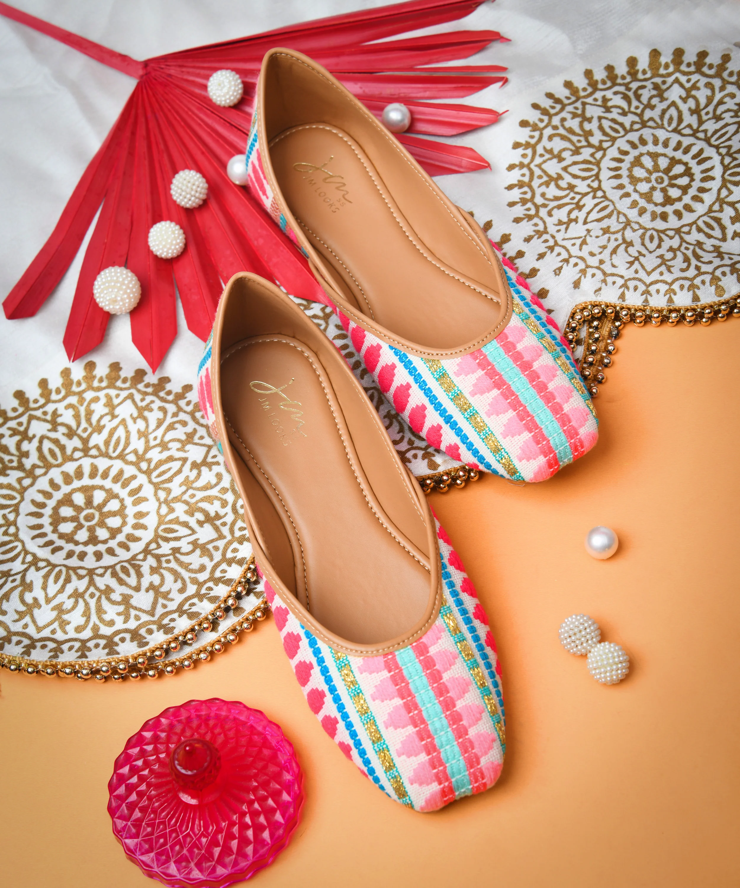Vibrant Thread Work Ethnic Juttis - Image 7