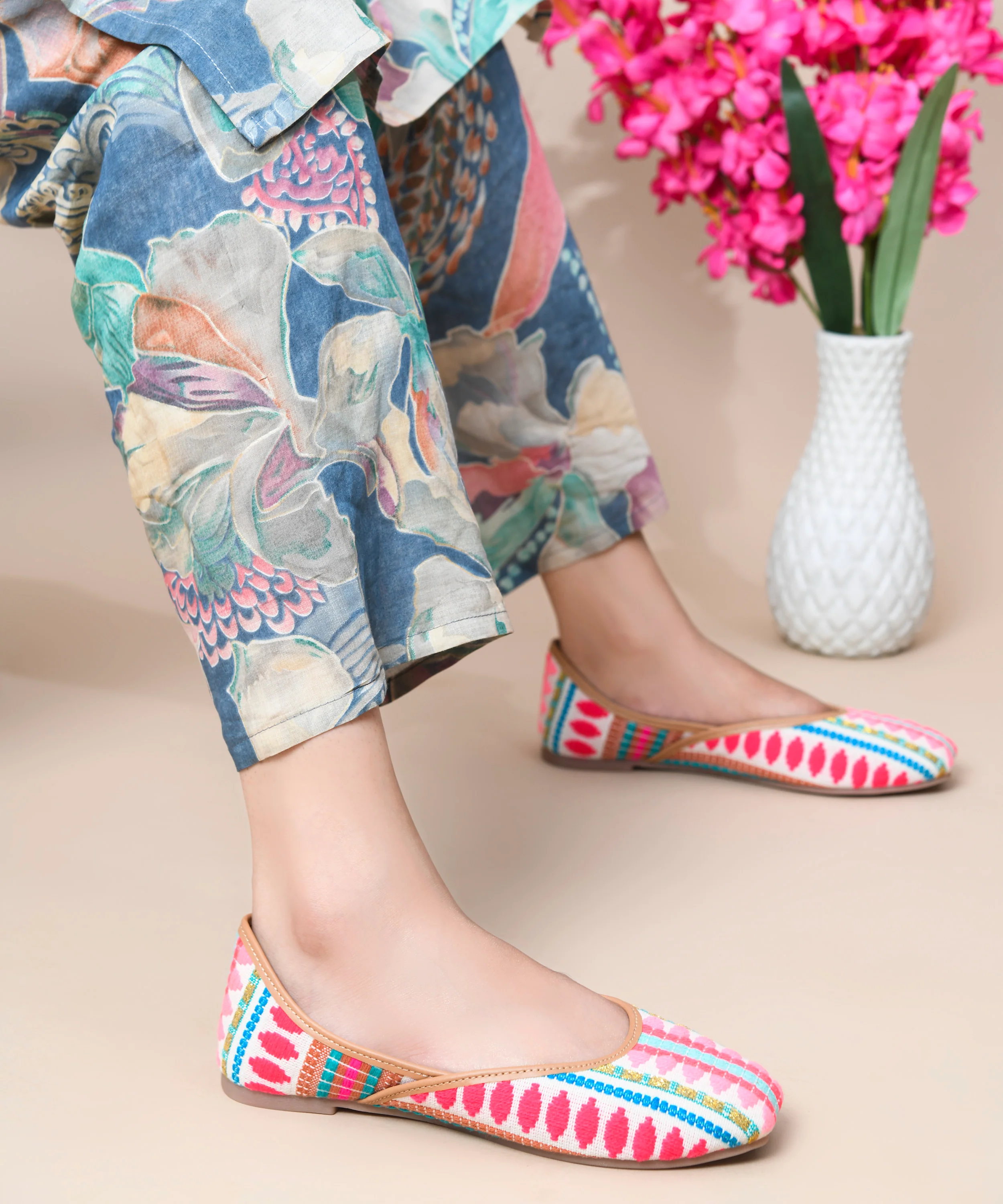 Vibrant Thread Work Ethnic Juttis - Image 8