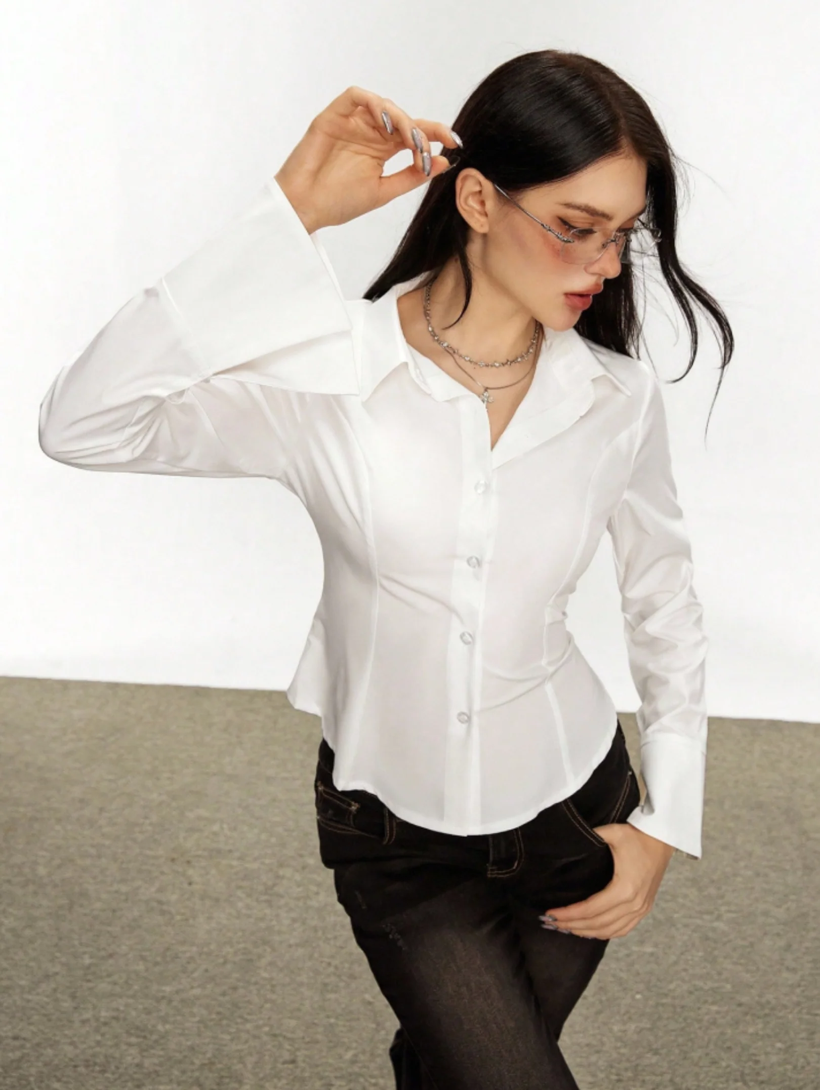White Fitted Shirt with Back Lace-Up - Image 5