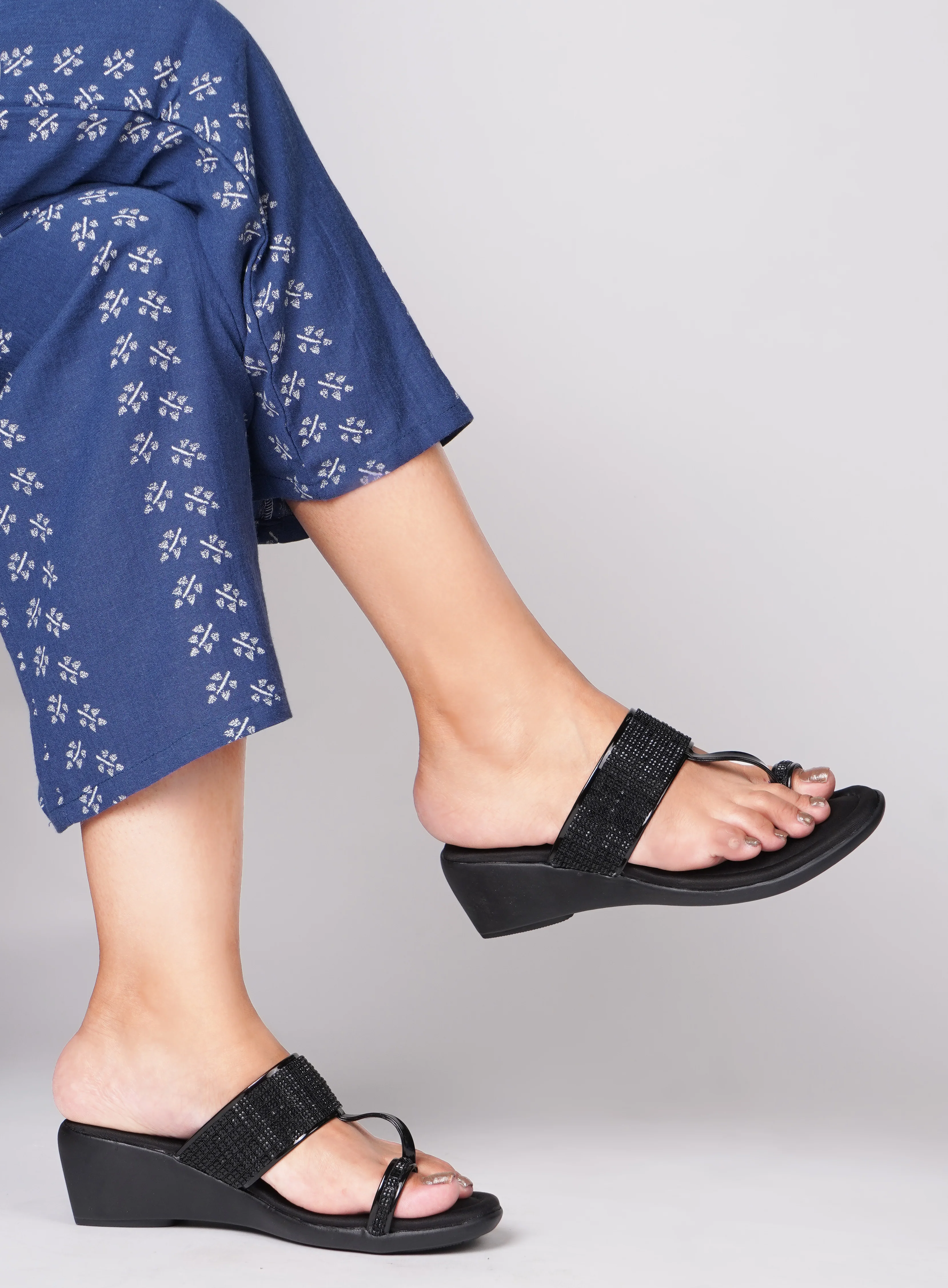 Women Embellished Toe-Ring Wedges - Image 4