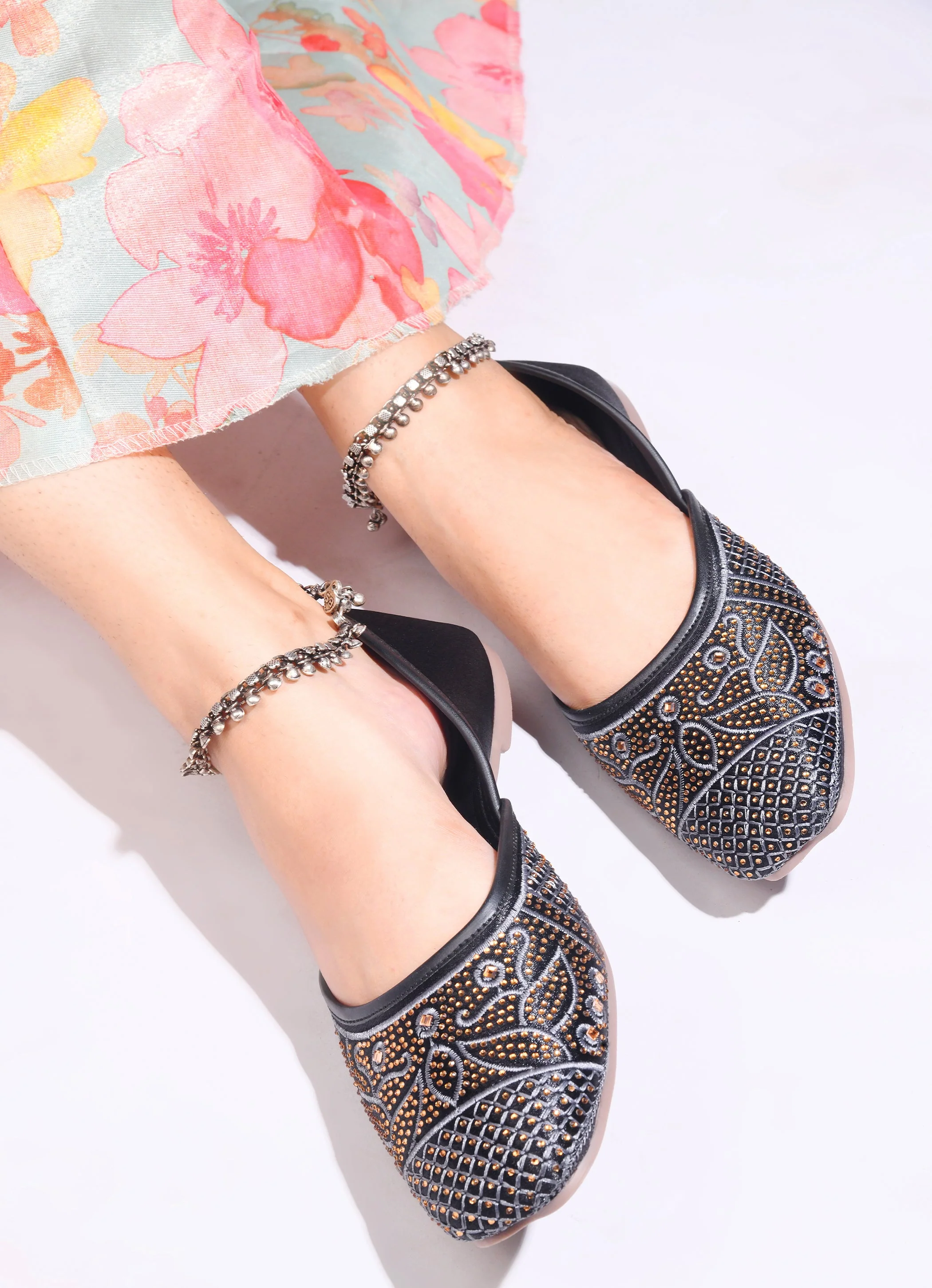 JM Looks Women's Embellished Festive Juttis - Image 8